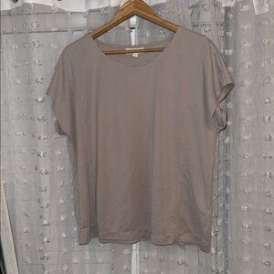 Elegant Gray Women's Short Sleeve Top